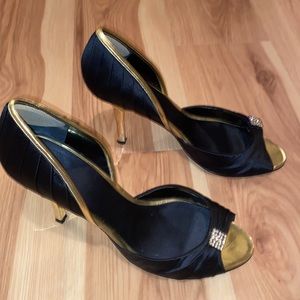 Nine West “Jellzey” Black/Gold Pump